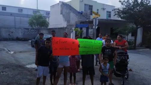 Vecinos protestan por falta de luz en El Carmen; tienen 3 días sin suministro