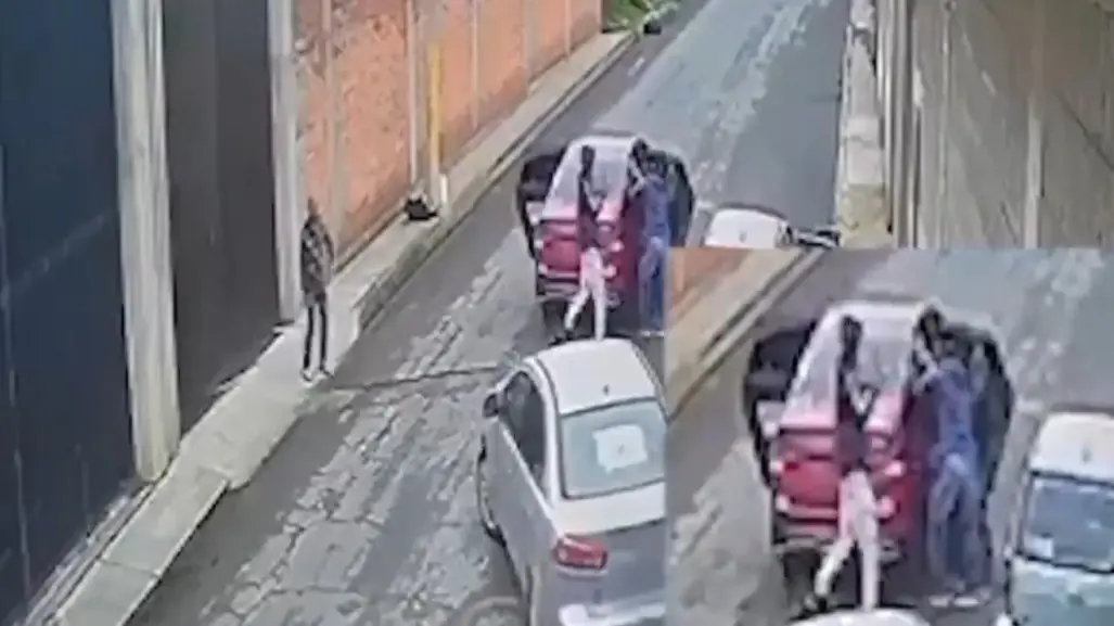 VIDEO| Vecinos evitan secuestro de una mujer en Edomex; así frustraron el intento en la calle