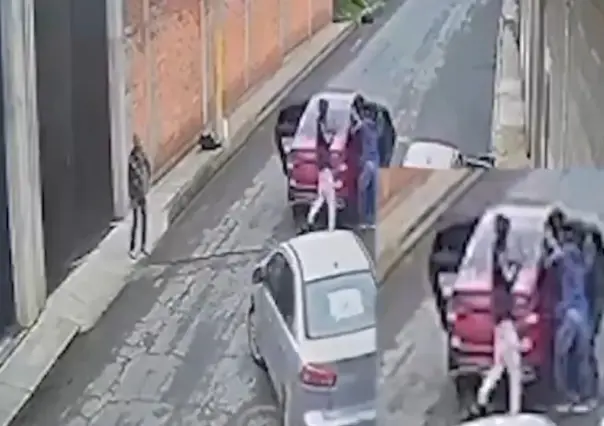 VIDEO| Vecinos evitan secuestro de una mujer en Edomex; así frustraron el intento en la calle