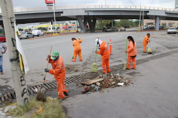 Lluvias en Torreón: Retiran 15 toneladas de basura en alcantarillas para evitar inundaciones