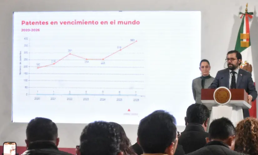 Alejandro Svarch Pérez y Claudia Sheinbaum. Foto: Enrique Pérez Huerta