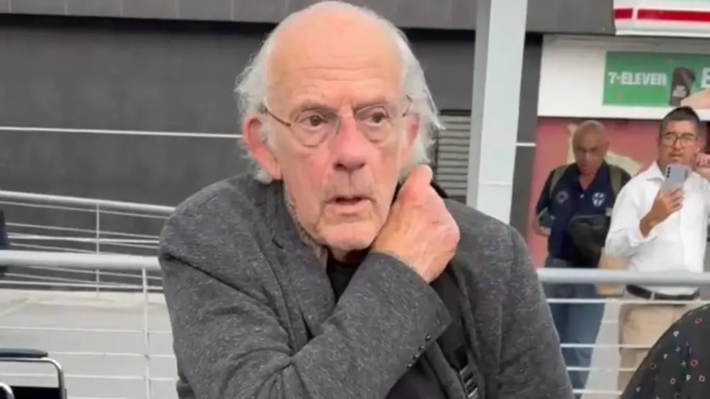 Christopher Lloyd, el Doc de Volver al Futuro, aterriza en Monterrey