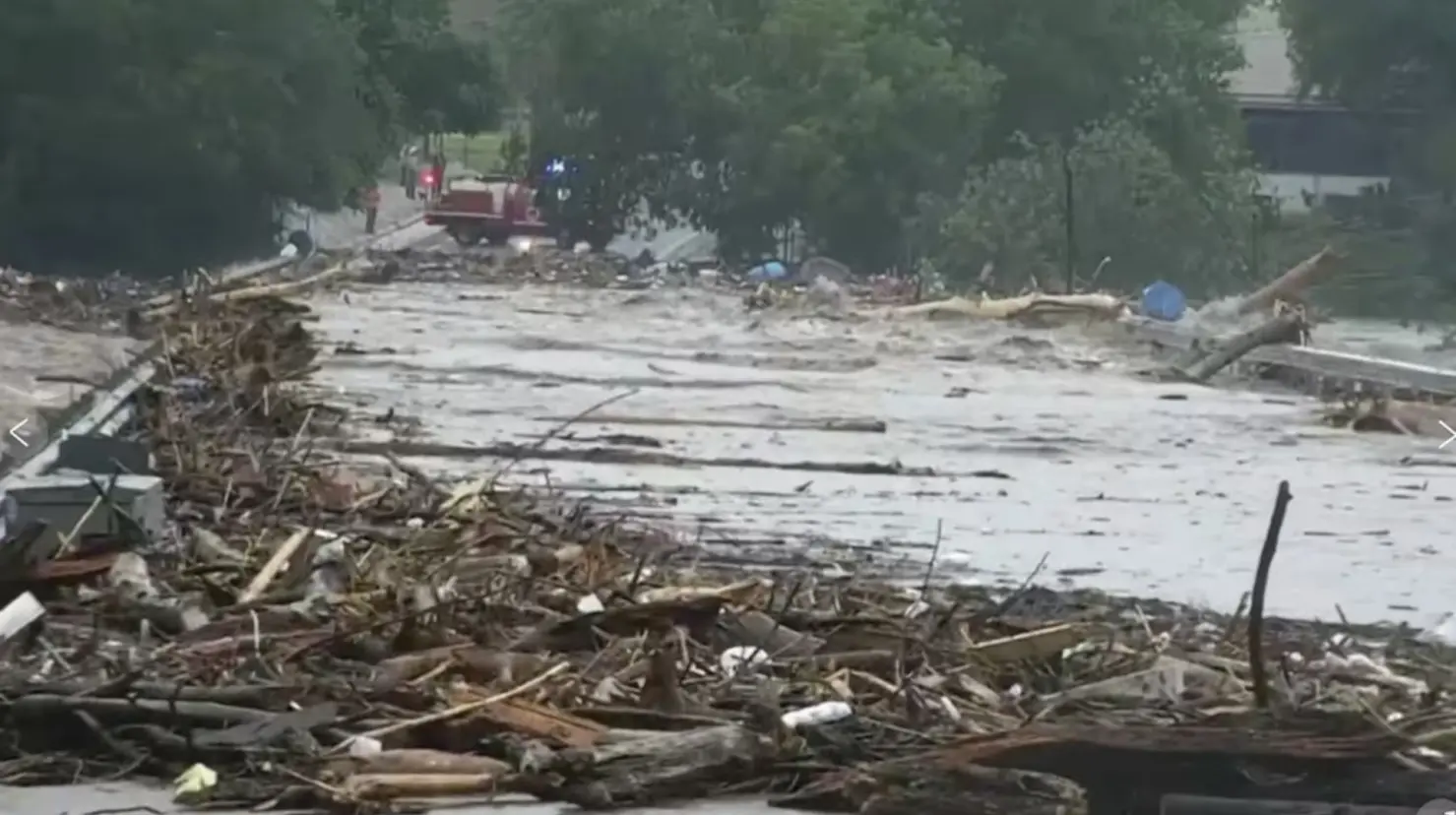 Inundaciones en Texas dejan 13 muertos y 20 niñas desaparecidas. Foto: AP