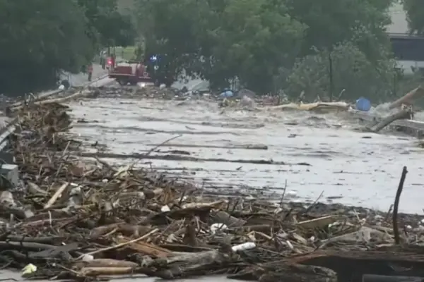 Inundaciones en Texas dejan 13 muertos y 20 niñas desaparecidas