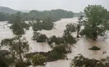 Inundaciones en Texas suman 32 muertos y decenas de desaparecidos