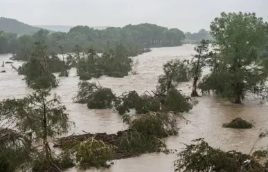 Inundaciones en Texas suman 32 muertos y decenas de desaparecidos