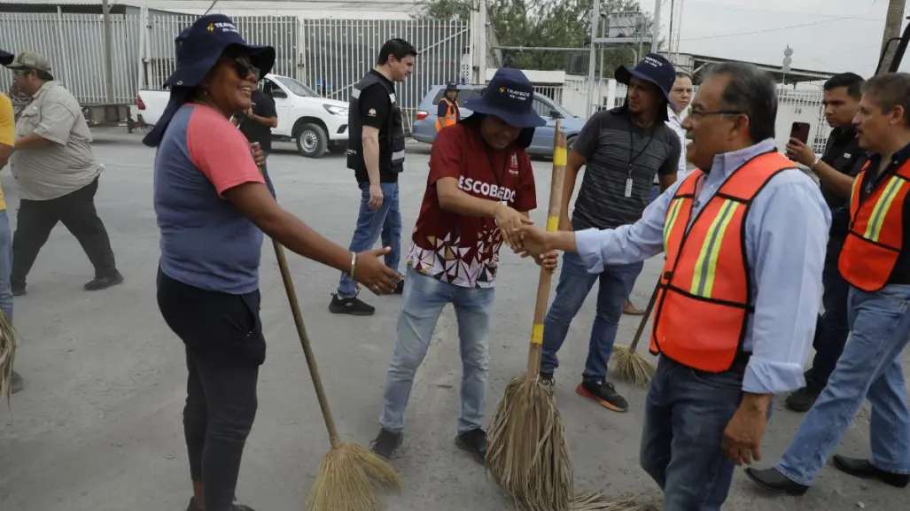 Andrés Mijes pone en marcha brigadas de limpieza en la zona industrial de la Carretera a Colombia