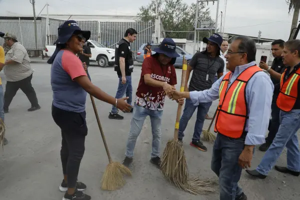 Andrés Mijes pone en marcha brigadas de limpieza en la zona industrial de la Carretera a Colombia