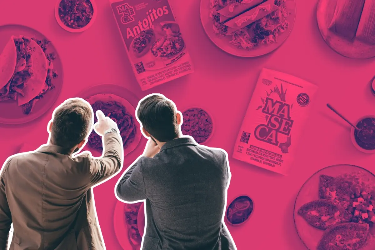 Dos hombres y de fondo Maseca. Foto: Canva