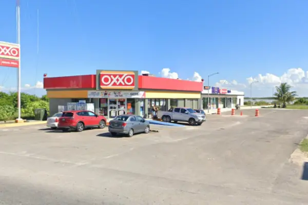 Frenan clausura irregular de negocios en la carretera Progreso–Telchac Puerto