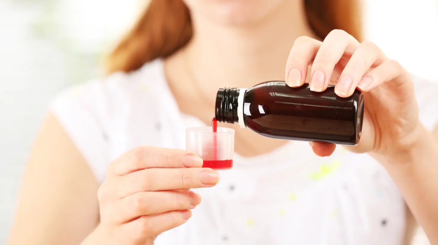 Cofepris advierte de famoso jarabe para niños por estar contaminado. Foto: Canva