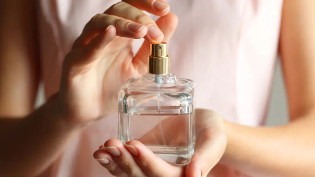 El perfume ideal para mujeres de 50 años: floral, duradero, elegante y con aroma a clase