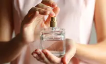 El perfume ideal para mujeres de 50 años: floral, duradero, elegante y con aroma a clase