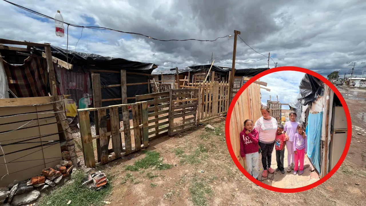 Esta familia sufre debido a las inclemencias de la lluvia por lo que pide apoyo para poder reforzar su vivienda. Foto: Jesús Carrillo.