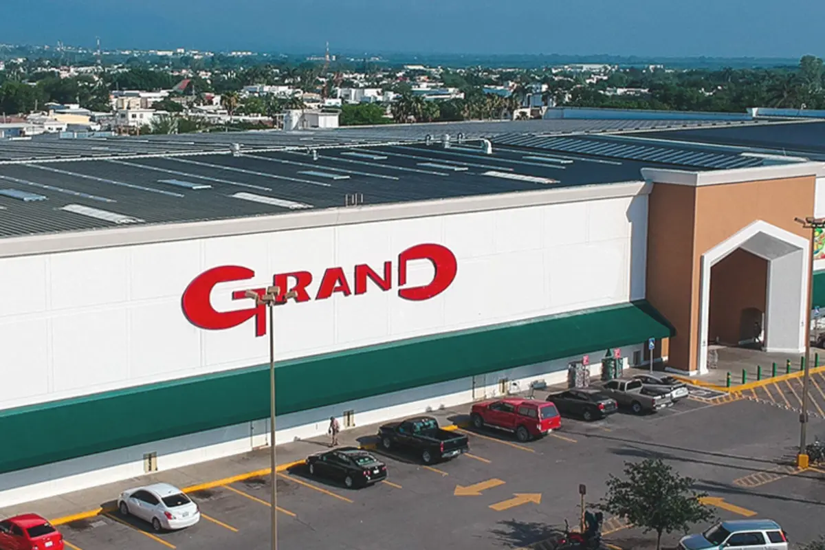 Nacida como La Casa del Obrero, Tiendas GranD es hoy un referente regional, con doce sucursales, su propio centro de distribución y una propuesta renovada de compra exprés.Foto: Pagina Tiendas GranD