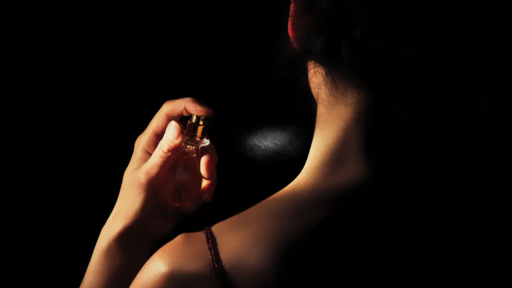 3 perfumes para mujeres maduras que aman oler bien sin gastar de más