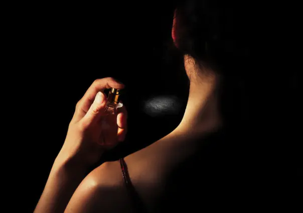 3 perfumes para mujeres maduras que aman oler bien sin gastar de más