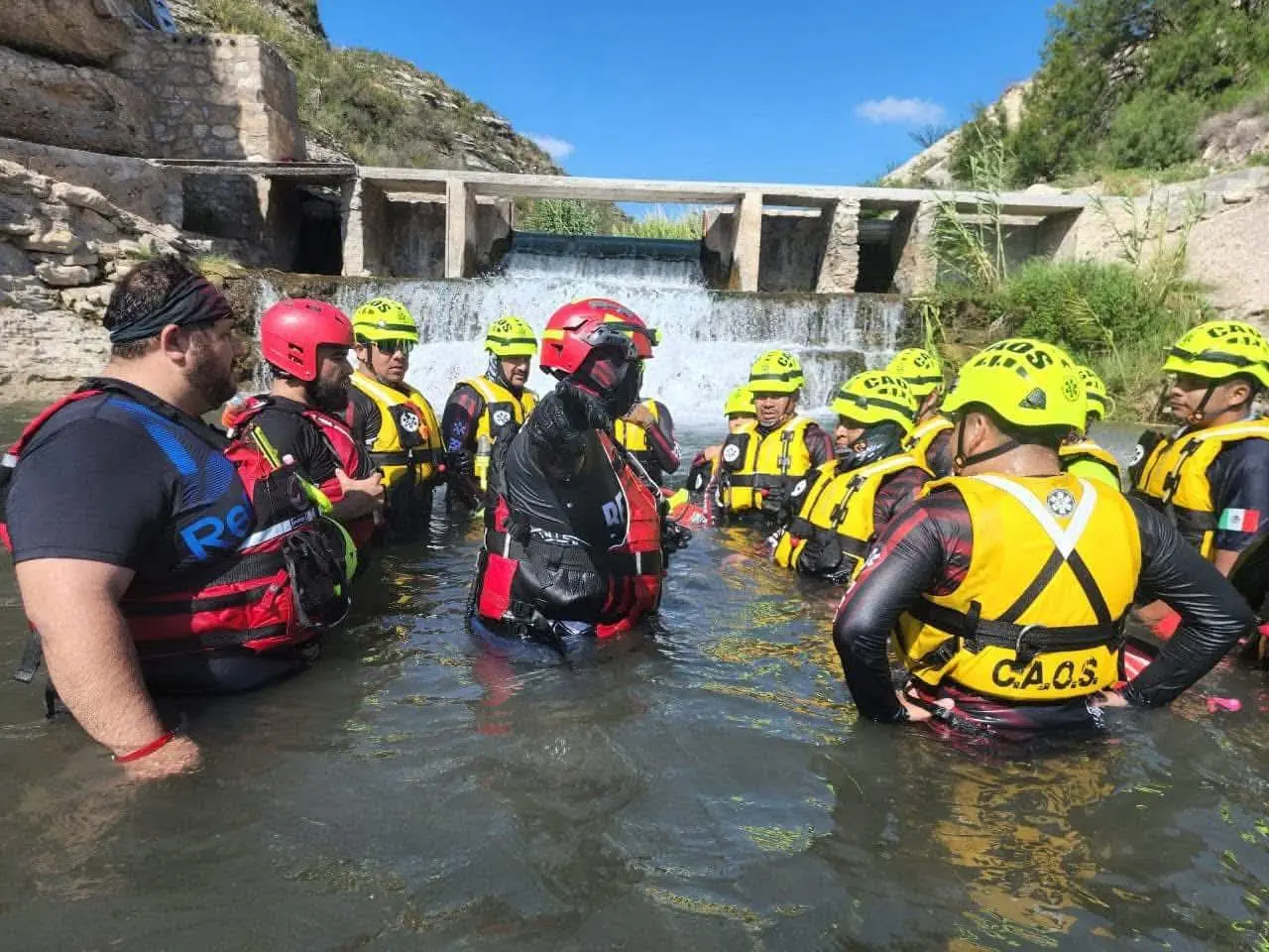 Equipo de rescate de Acuña, Coahuila. Foto de Dirección de Protección Civil y Bomberos de Acuña, Coahuila.
