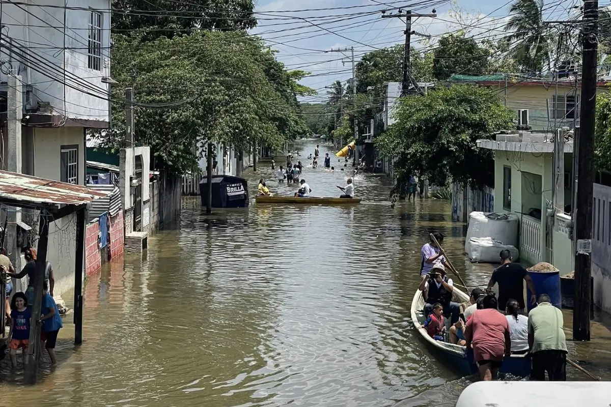 La evacuación de familias continúa en diversos sectores del sur de Tamaulipas ante las inundaciones y el pronóstico de más lluvias. Foto: Protección Civil Nacional