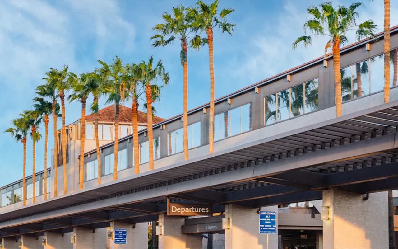 Exterior del Aeropuerto internacional de McAllen. Foto: Facebook (McAllen International Airport)