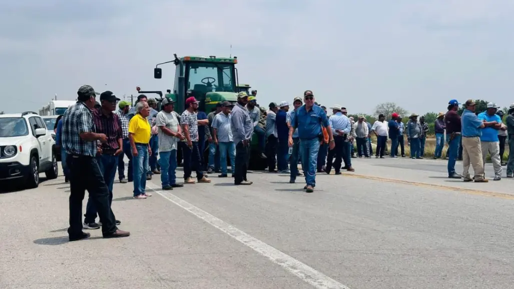 Agricultores cierran carretera de San Fernando por falta de apoyos