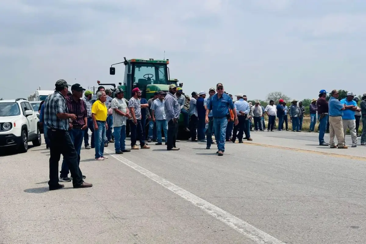 El principal reclamo de los cerca de cuarenta productores movilizados es el colapso del precio del sorgo, cultivo clave en la región, así como la falta de apoyos directos. Foto: Frente Estatal de Productores Agropecuarios
