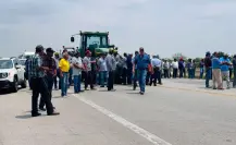 Agricultores cierran carretera de San Fernando por falta de apoyos