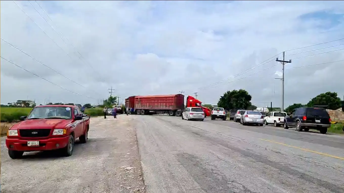 EN VIVO|Agricultores cierran carretera de San Fernando-Matamoros-Reynosa por falta de apoyos
