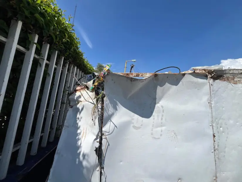 Daños en la estructura del puesto de Don Héctor en Saltillo / Foto: Marco Juárez 