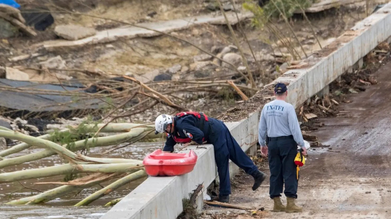 Al menos 80 muertos por inundaciones repentinas en el centro de Texas. Foto: AP