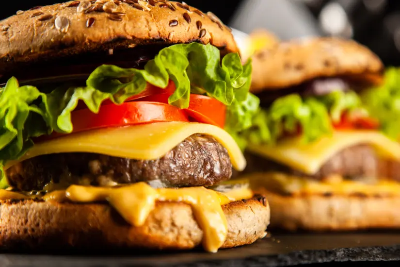 Si buscas un queso amarillo sin microplásticos, Profeco ya tiene a su favorito tras una rigurosa prueba de calidad. Foto: Canva