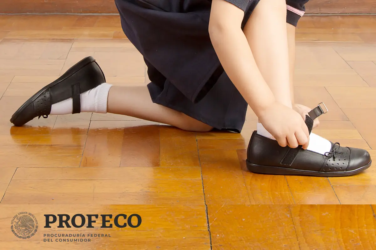 La Procuraduría Federal del Consumidor analizó la calidad de zapatos escolares para garantizar su durabilidad durante el ciclo escolar.