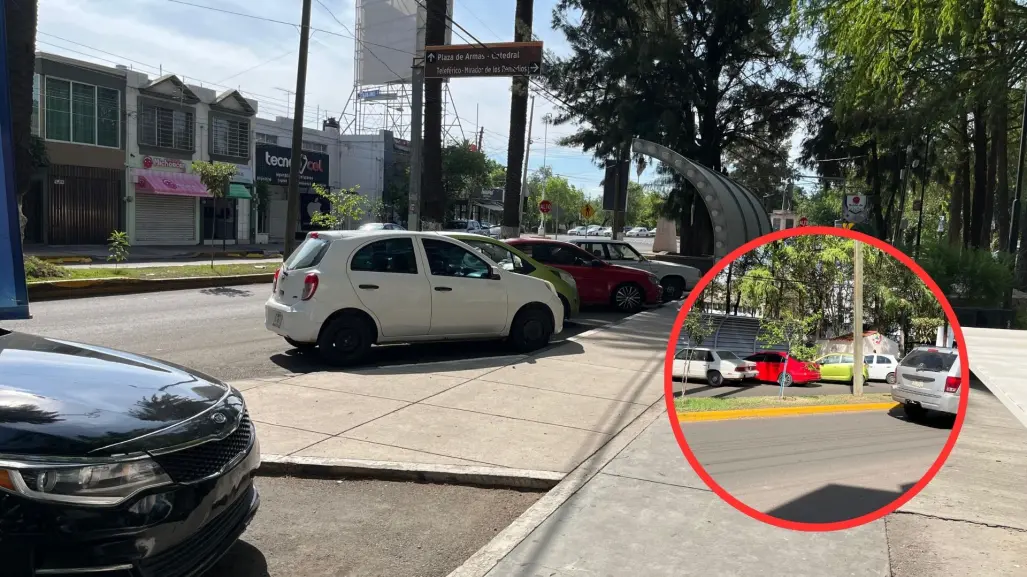 FOTOS | Así usan los estudiantes de la UJED las zonas de estacionamiento prohibido y esto provocan