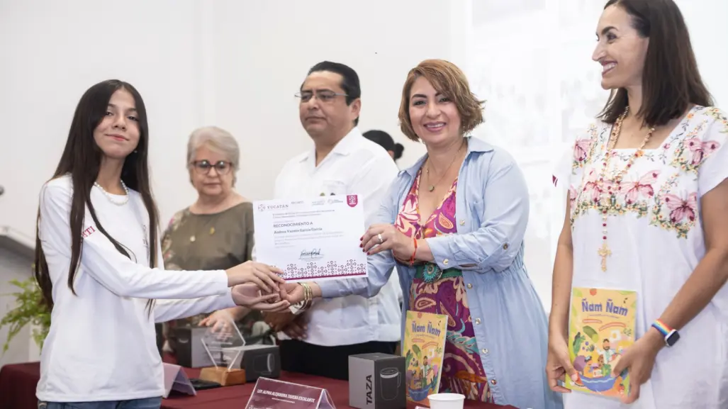 Estudiantes yucatecos son reconocidos por su curiosidad, creatividad y pasión por el conocimiento