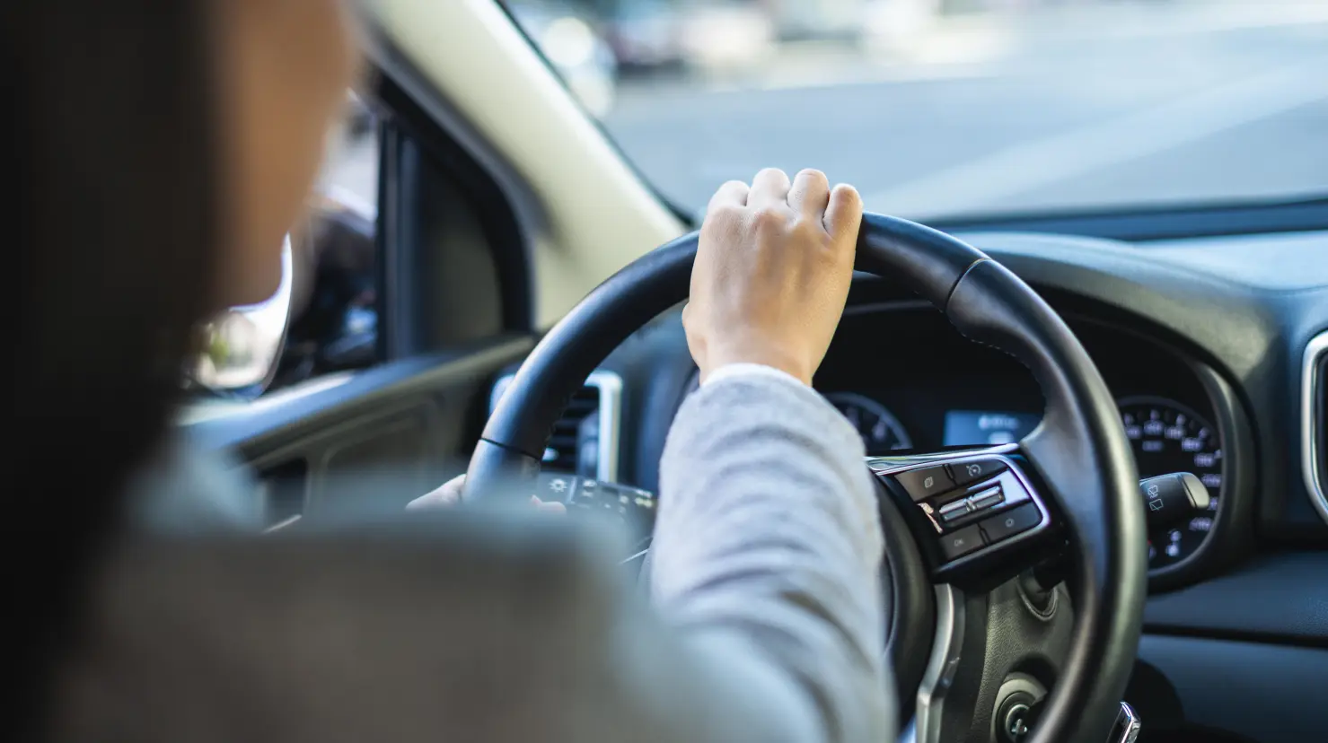 Autoridades estatales piden a los automovilistas tomar precauciones y considerar rutas alternas. Imagen: Freepik