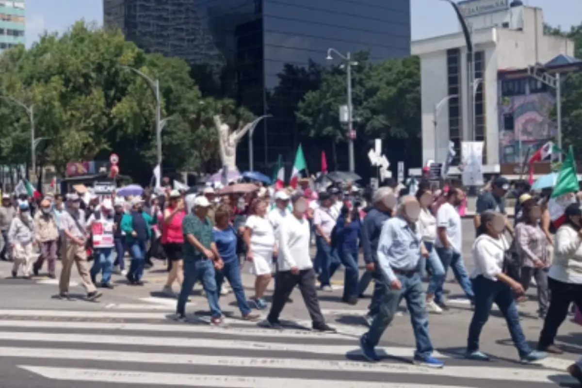 Marcha en calles de CDMX Foto: X (@OVIALCDMX)
