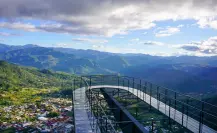 El mítico pueblo cerca de CDMX con un mirador de cristal que te hará flotar entre las nubes