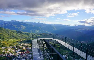 El mítico pueblo cerca de CDMX con un mirador de cristal que te hará flotar entre las nubes