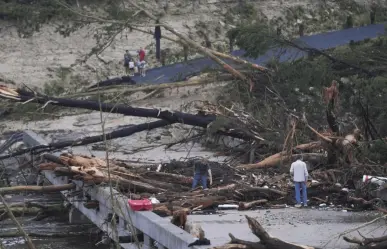 Sube a 91 la cifra de muertos por inundaciones en Texas