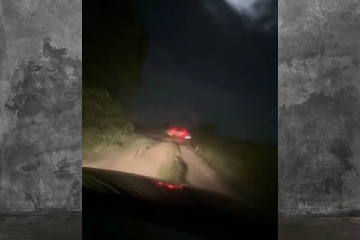 Los conductores que intentan sortear el bloqueo se han desviado hacia caminos estrechos, sin señalización ni iluminación, atravesando rancherías y brechas. Foto: Usuario de Redes