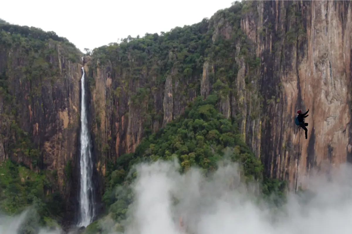 Cascadas dentro de un parque natural de Estado de México. Foto: GEM | Canva