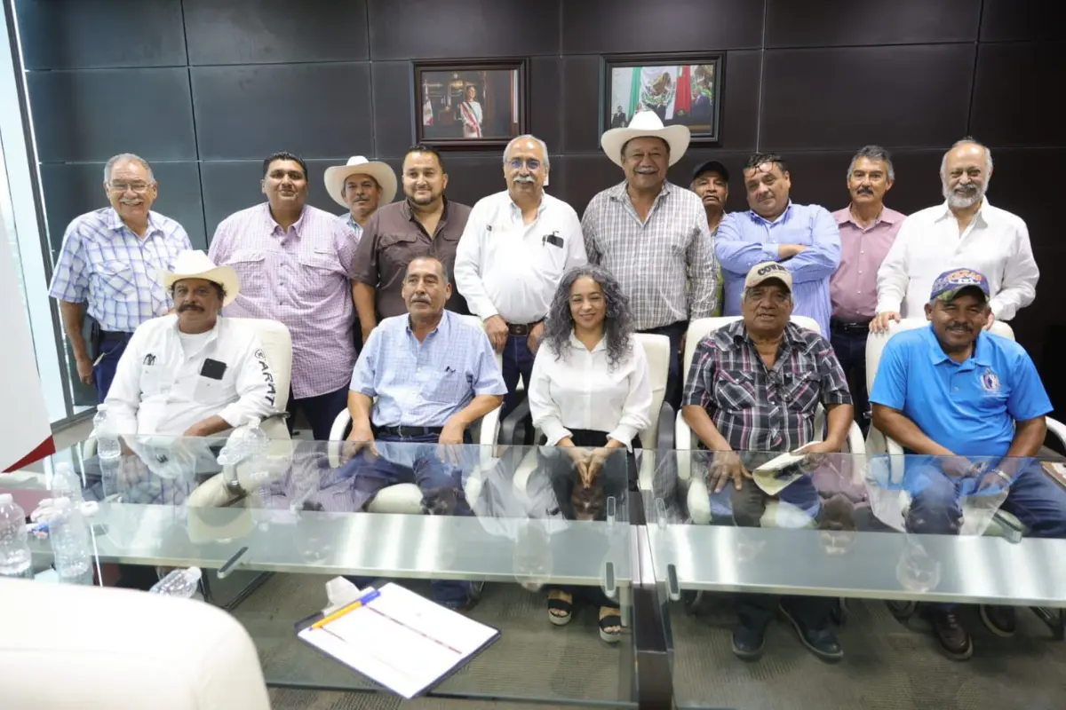 El objetivo fue claro: escuchar directamente sus inquietudes y plantear soluciones conjuntas que fortalezcan la actividad agropecuaria, con el respaldo del gobierno estatal. Foto: Facebook Antonio Varela Flores