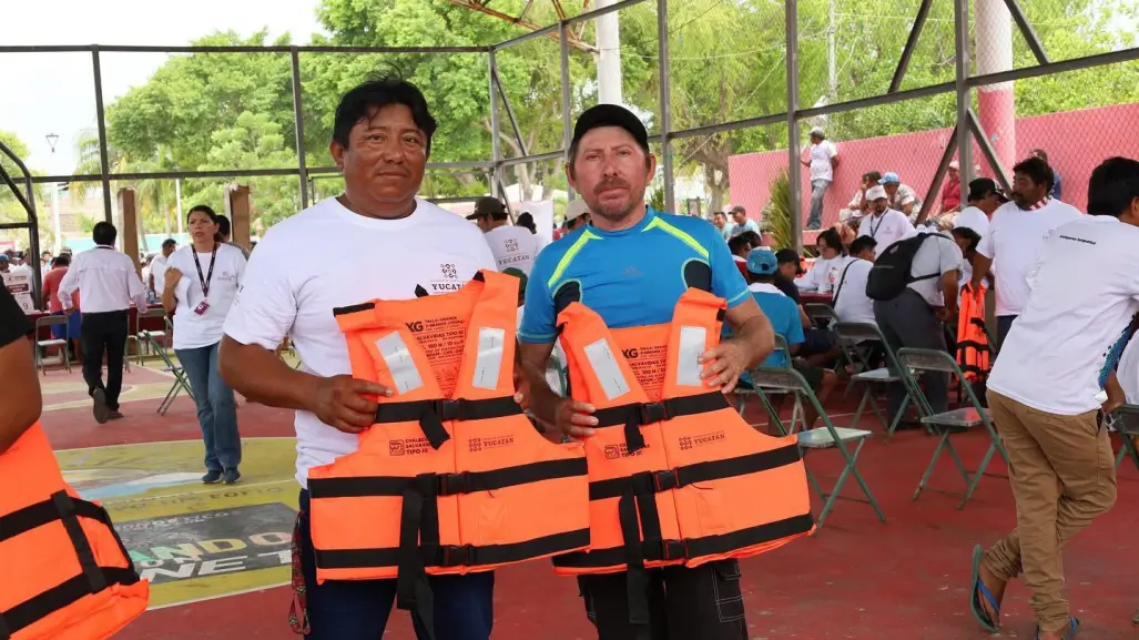 Pescadores de Yucatán venden equipos de seguridad entregados por el Gobierno del Estado