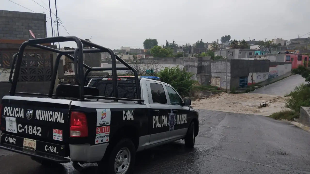 Las autoridades realizan recorridos para monitorear las colonias más afectadas por la lluvia. (Fotografía: Gobierno de Saltillo)
