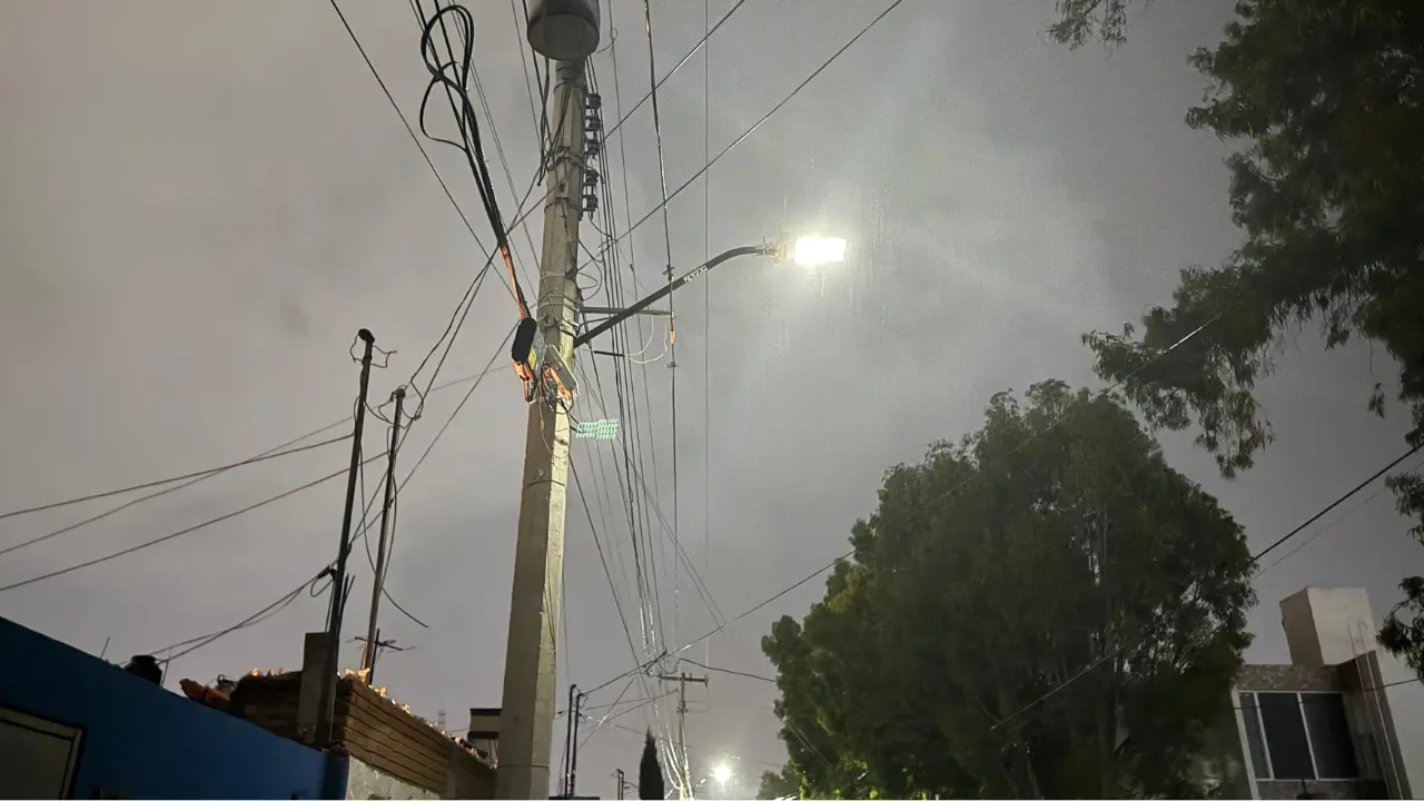 Las lluvias en Durango no solo afectan el pavimiento, sino otras áreas de servicios públicos. Foto: Jesús Carrillo.