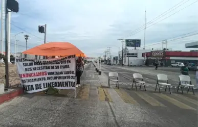 Personal del IMSS-BIENESTAR bloquea bulevar Forjadores en La Paz