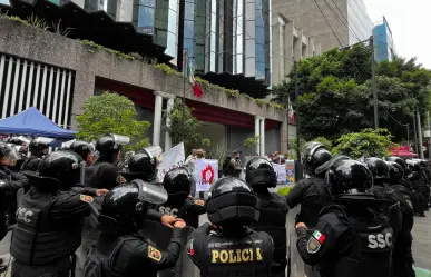 SSC CDMX reprime con jalones protesta pacífica de personal del IMSS Bienestar