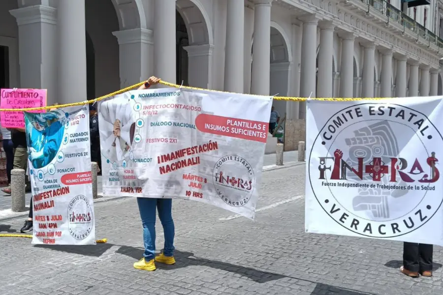 Trabajadores de la salud exigen cumplimiento de acuerdos federales tras su traslado a IMSS-Bienestar
