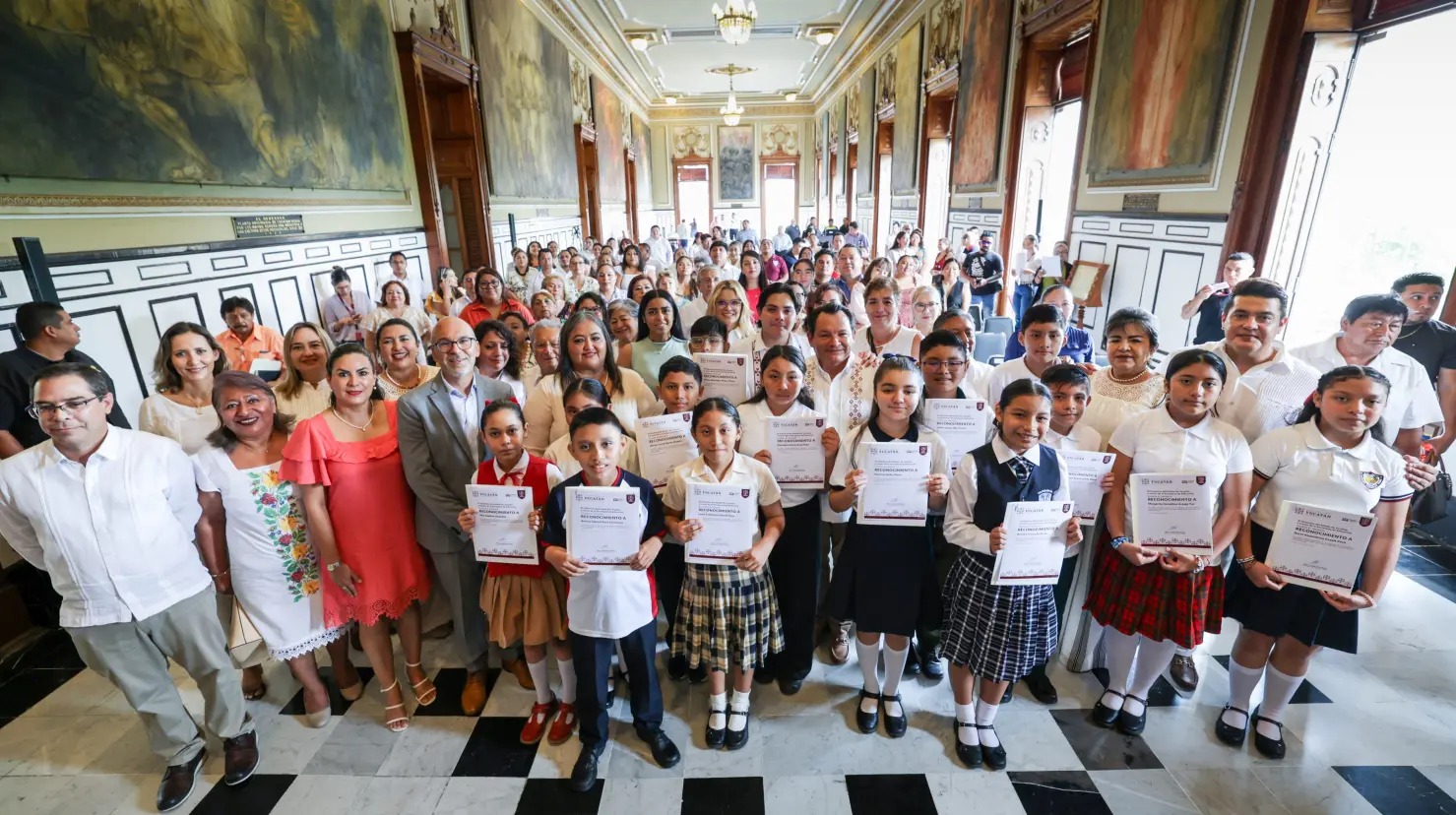¿Qué beneficios recibirán los estudiantes premiados?. Foto: Cortesía