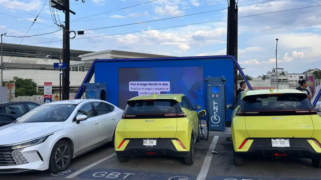 Carros eléctricos al alza, pero ¿dónde cargarlos? Usuarios lanzan alerta en Nuevo León